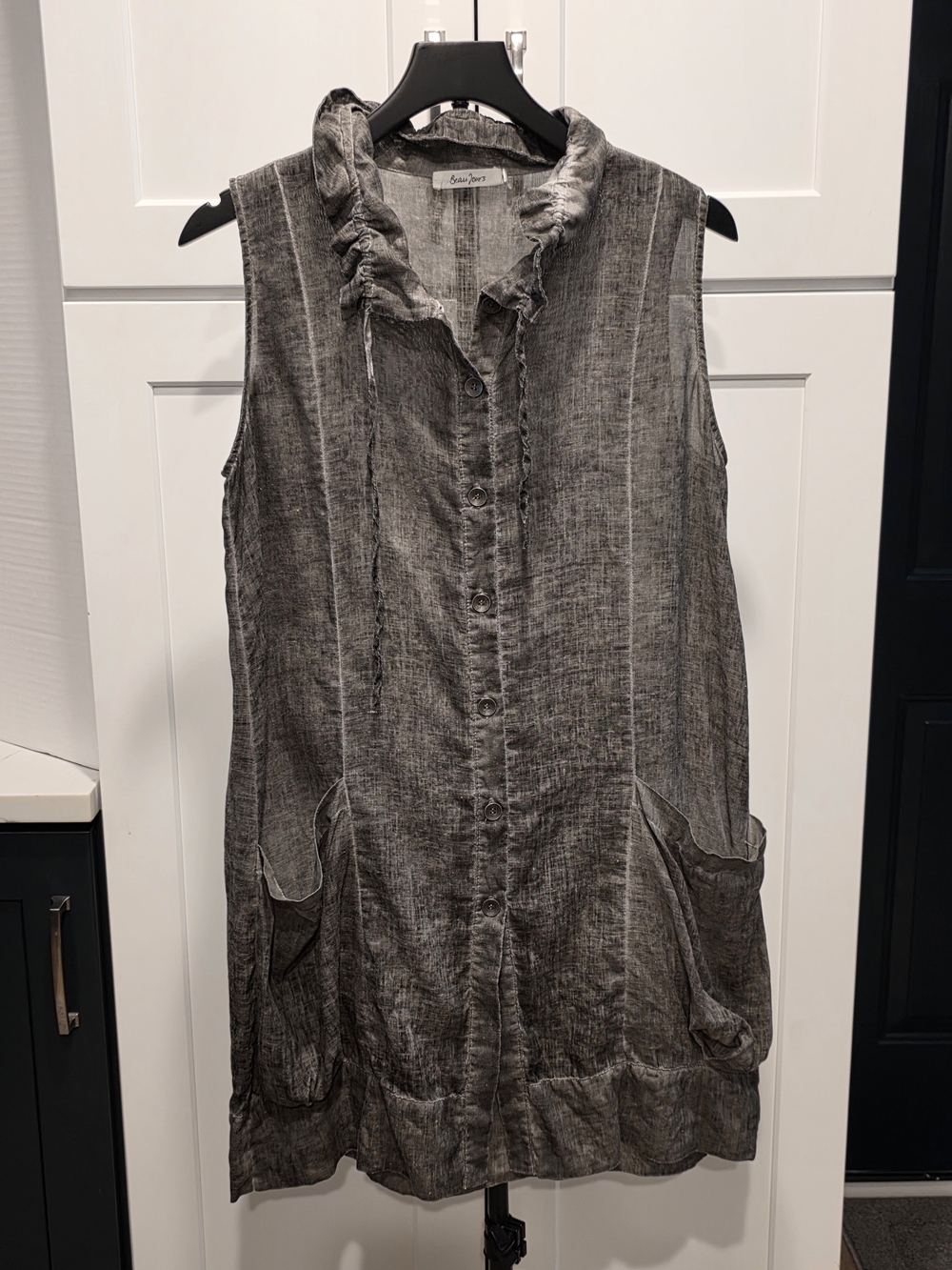 Sleeveless Ruffle Collar Mini Dress in Gray